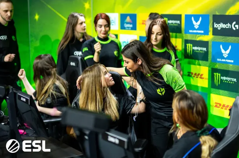 Инноватор превращает нью-йоркский переулок в поле боя CS2 со своими уникальными картами